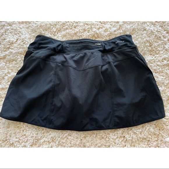 Nike - Picture 2 of 4